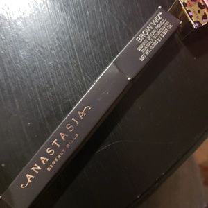 Anastasia beverly hills Brow wiz Caramel